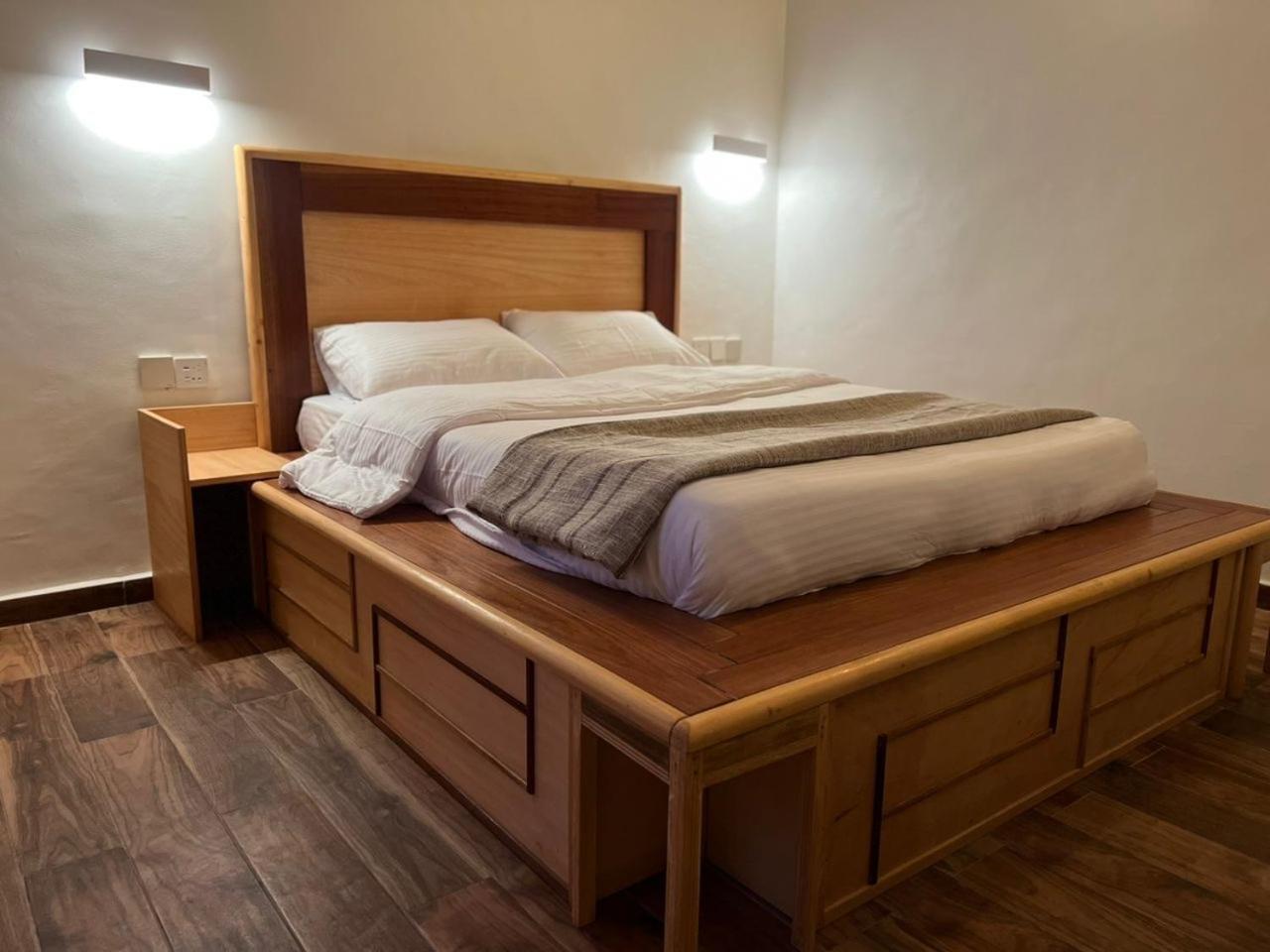 Fly Fishes Hotel Saint-Louis Luaran gambar