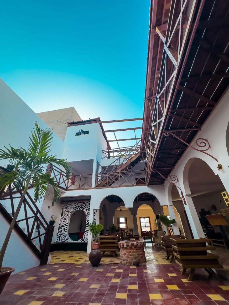 Fly Fishes Hotel Saint-Louis Luaran gambar