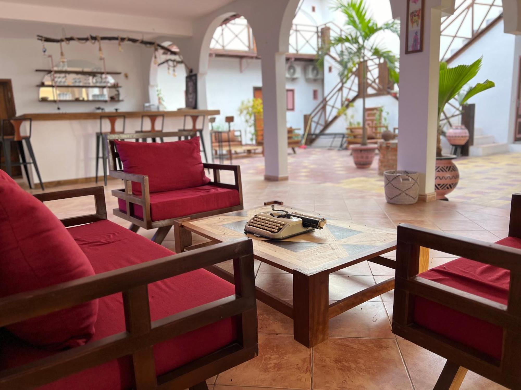 Fly Fishes Hotel Saint-Louis Luaran gambar